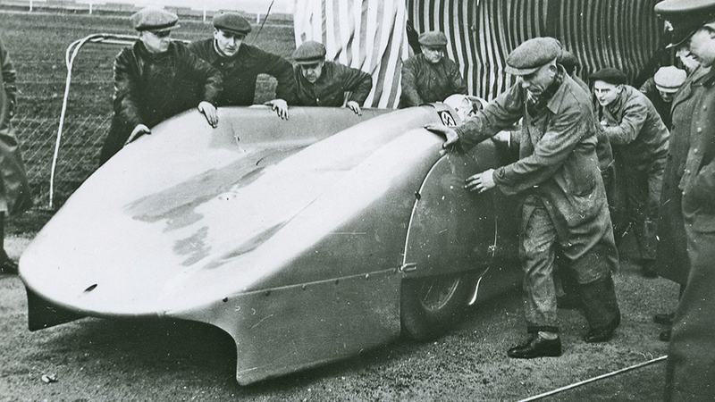Illustration for article titled The Sleek Streamliners That Broke Records And Served Evil